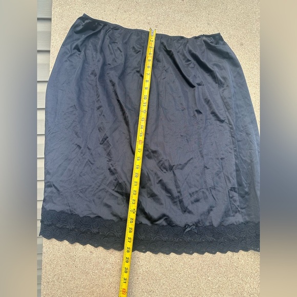 Elegant Black Skirt Slip with Lace Hem And Bow Size 4XL - Picture 4 of 6